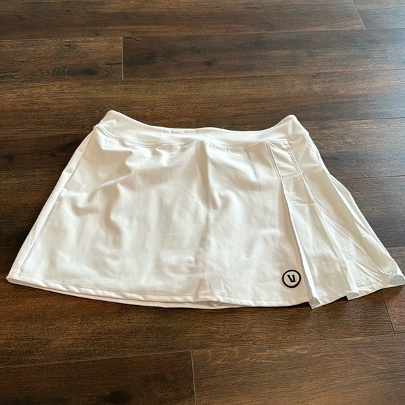 Vuori Pants - Vuori NWOT white break point skirt size L